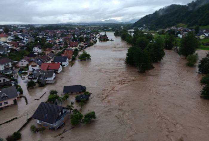 Oškodovani v poplavah naj se obračajo izključno na občinske komisije